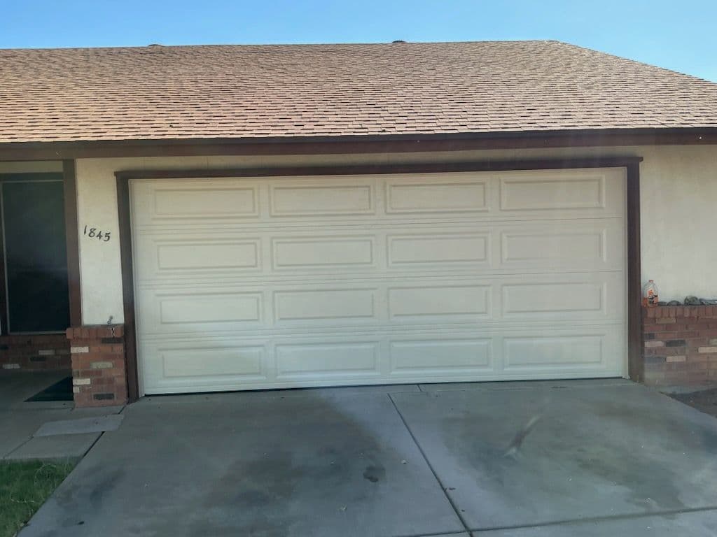 Gallery photos for Sleek New Long Panel Garage Door Upgrade: Image #3